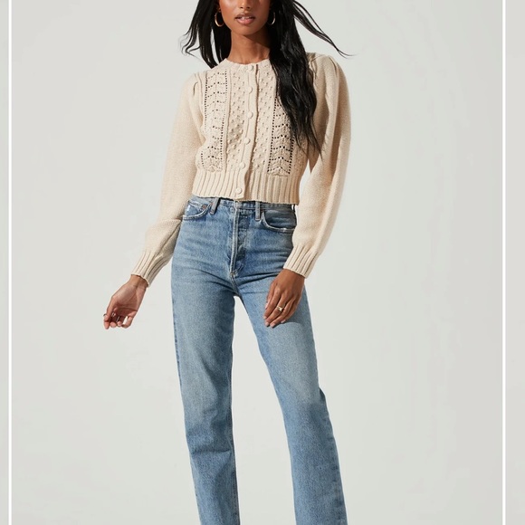 ASTR Crew Neck Sweater Size: L - Picture 3 of 9